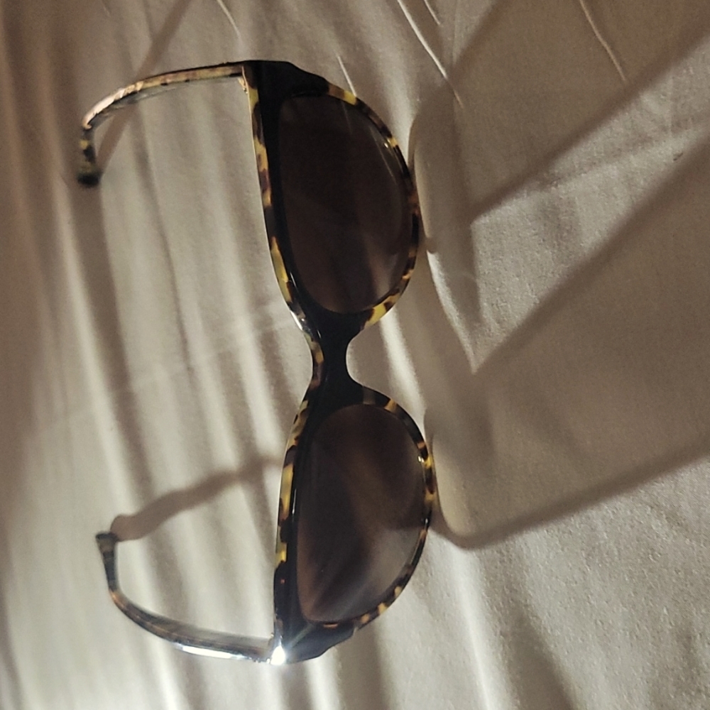 Tory Burch Women's Sunglasses ❤ with the original  brown case.